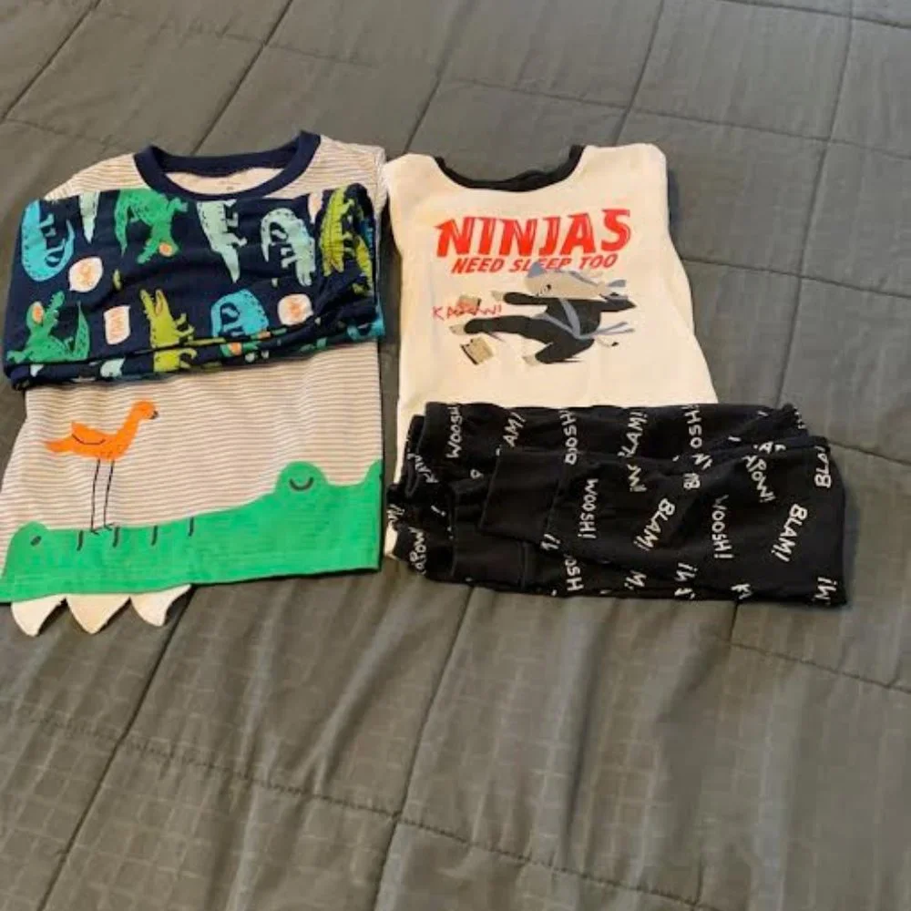 Carters 5t Two sets of pajamas